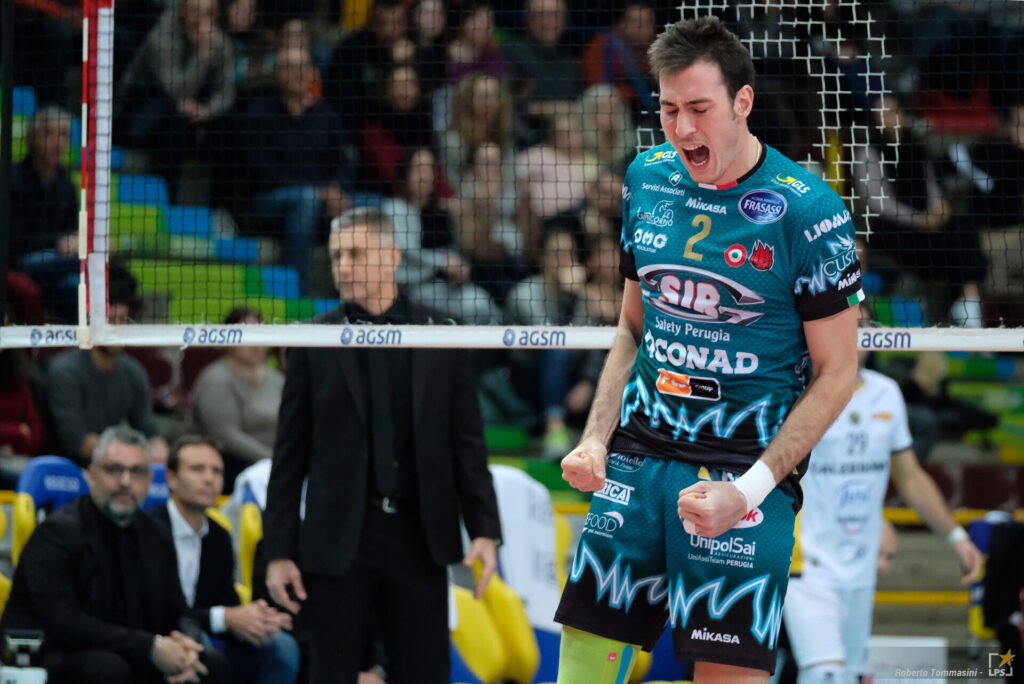 Volley: dopo una partenza tutto sommato regolare, ora la pandemia di CoVid blocca squadre e partite anche nella pallavolo. 