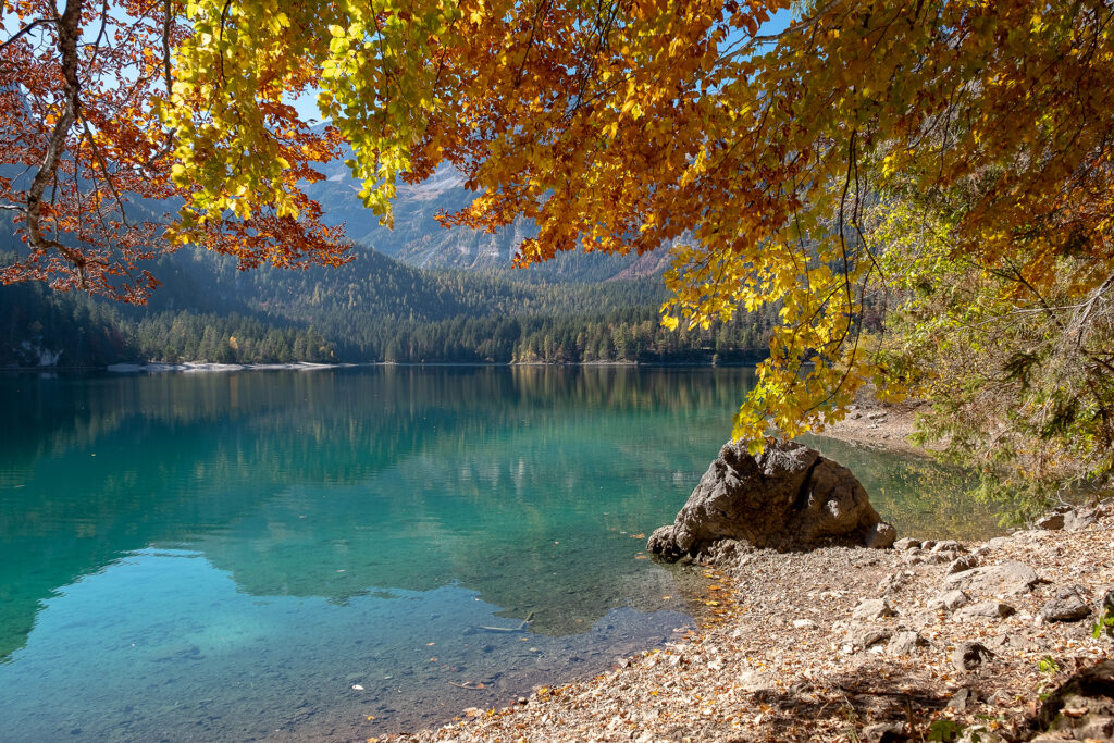 I colori dell’autunno: viaggio tra i laghi del basso Trentino.