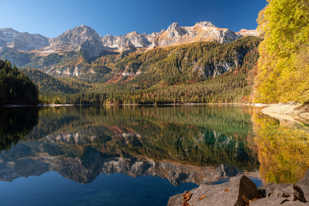 I colori dell’autunno: viaggio tra i laghi del basso Trentino.