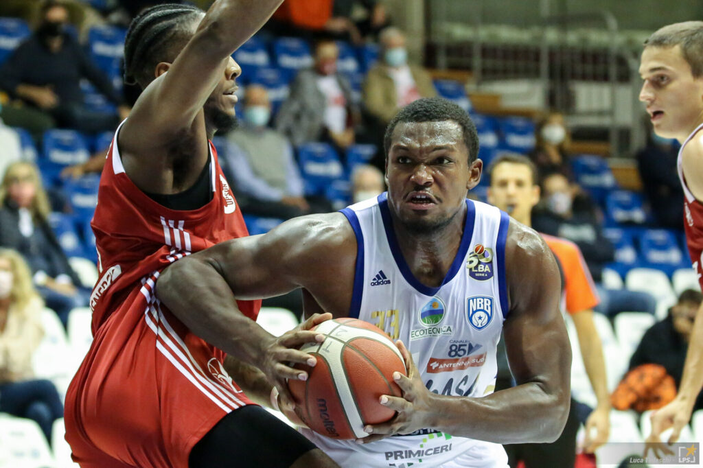 Basket in ginocchio per il CoVid