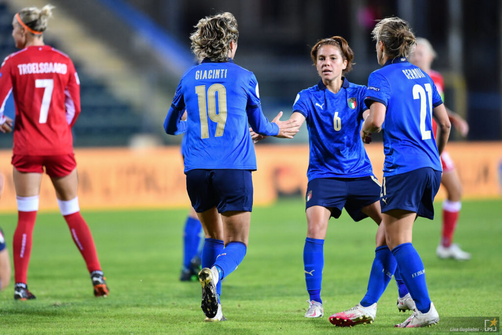 Calcio femminile tutele maternità