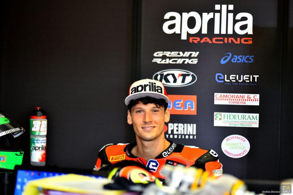 Motori: Lorenzo Savadori sarà il secondo pilota ufficiale Aprilia