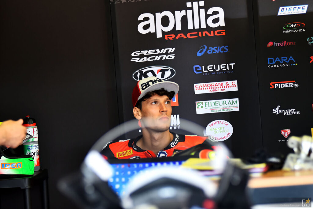 Motori: Lorenzo Savadori sarà il secondo pilota ufficiale Aprilia