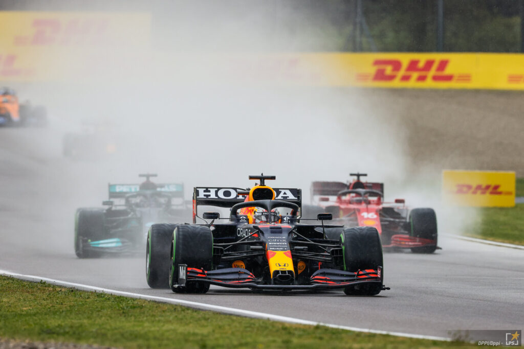 Verstappen trionfa ad Imola