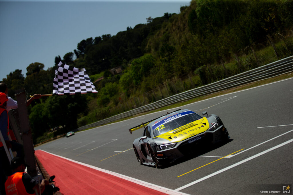 L'Audi n.12 taglia il traguardo per prima nel round inaugurale del Campionato Italiano GT Endurance