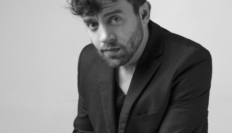 "Filtro" è il nuovo singolo di Giuliano Crupi, tra i più ispirati e autentici esponenti dell’attuale scena cantautorale italiana.