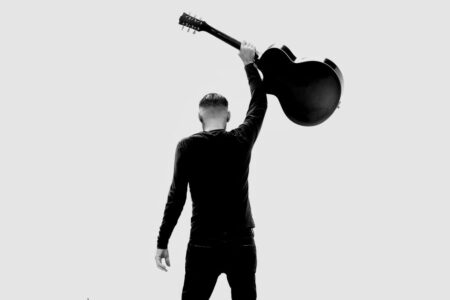 Fuori il nuovo singolo di Bryan Adams, “Kick Ass”