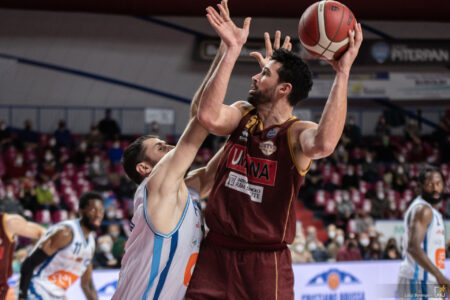 Basket seria A1: la Reyer Venezia supera la GeVi Napoli in rimonta 79-75