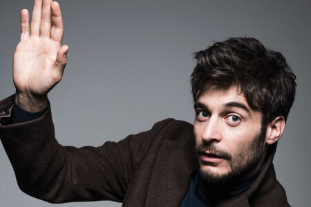 Lino Guanciale a teatro con “Non svegliate lo spettatore”