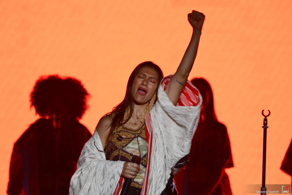 Italian singer Music Concert ELISA Back To the Future Live Tour
