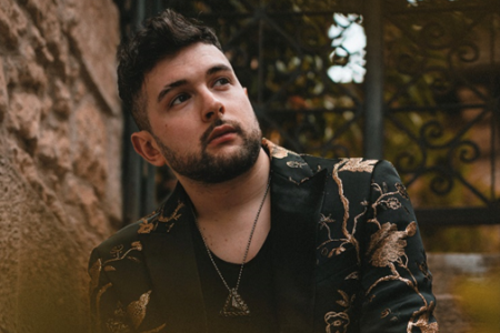 Ruggero Ricci ci presenta il suo nuovo singolo “Firework”