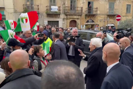 Mattarella lascia Agrigento tra applausi e cori