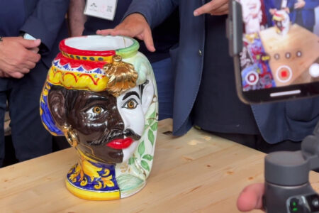 Expo di Osaka, una Testa di Moro unisce la Sicilia e il Giappone